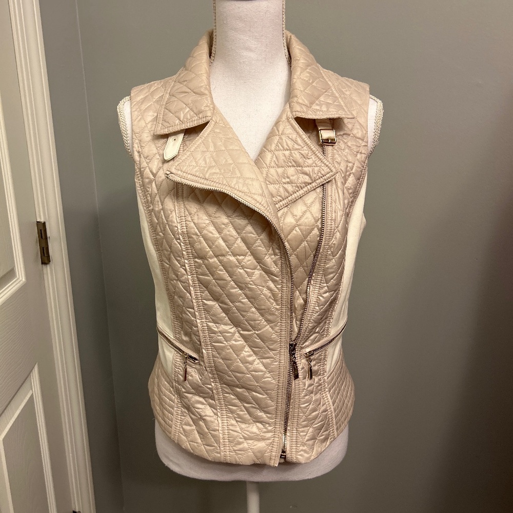 Ladies White House Black market Vest NWOT